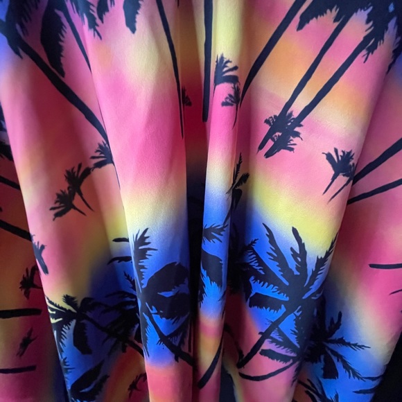 Rose Gal Swim Top 4x Palm Trees - Picture 10 of 12